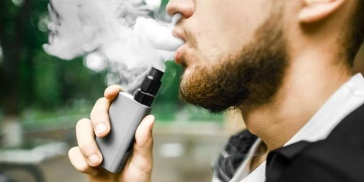 Anvisa recomenda que proibição da venda, importação e propaganda de cigarros eletrônicos.