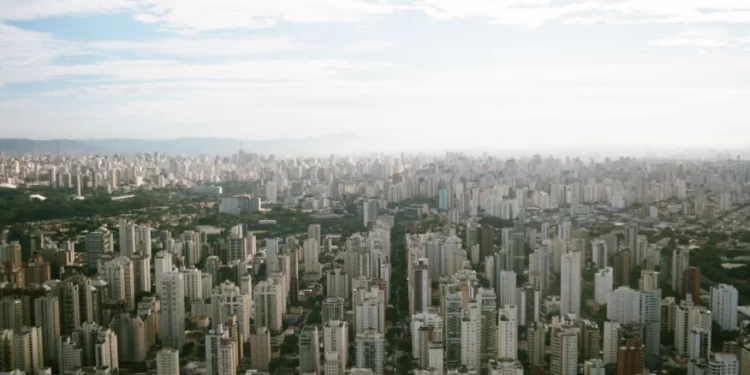 Cai o valor médio do aluguel residencial
