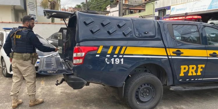 Piraí – Foragido da Justiça por tráfico de drogas é preso em carro de aplicativo de carona
