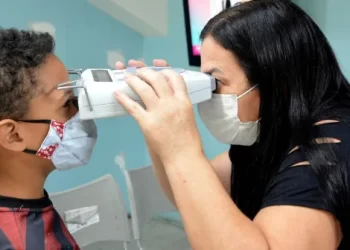 Ótica da cidadania entrega óculos em Volta Redonda