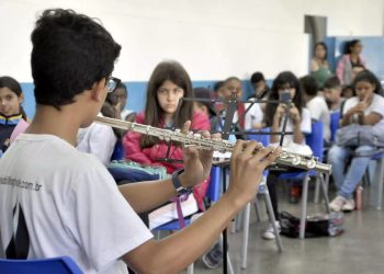 A secretaria de educação de Barra Mansa promove curso para professores e orientadores.