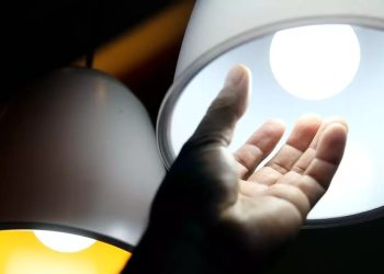 Conta de luz continua sem cobrança extra em julho