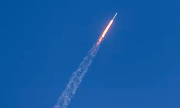 Rússia ensaia nova ofensiva e ataca prédio residencial com míssil