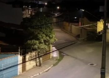 Moradores relatam intenso tiroteio em Resende e PM confirma ataque de criminosos