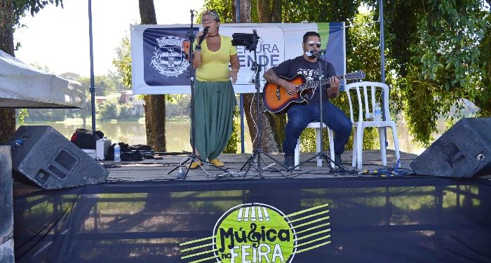 Música na feira, em Resende, teve MPB e clássicos internacionais