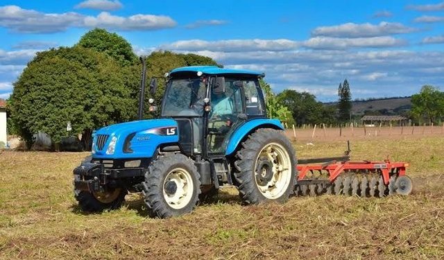 Pequenos produtores rurais poderão contar com maquinário agrícola para ajudar na produção em Resende