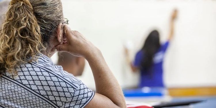 Instituto oferece programa de alfabetização de jovens e adultos em Resende