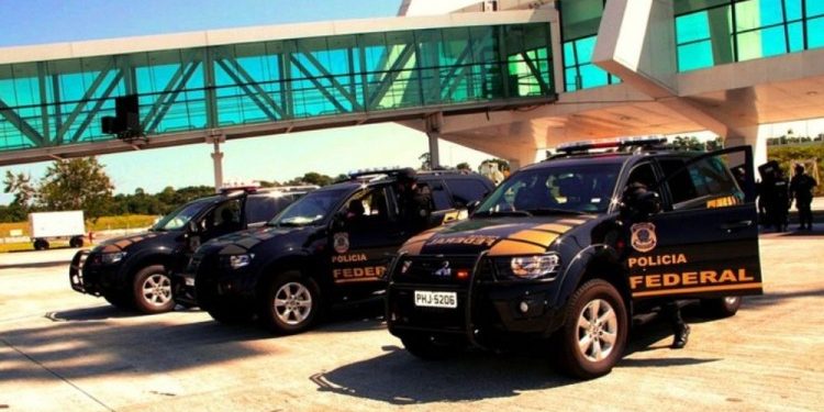 Estrangeiro é preso em avião por importunação sexual