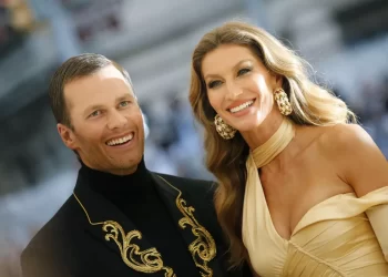 GISELE BÜNDCHEN E TOM BRADY SE DIVORCIAM OFICIALMENTE