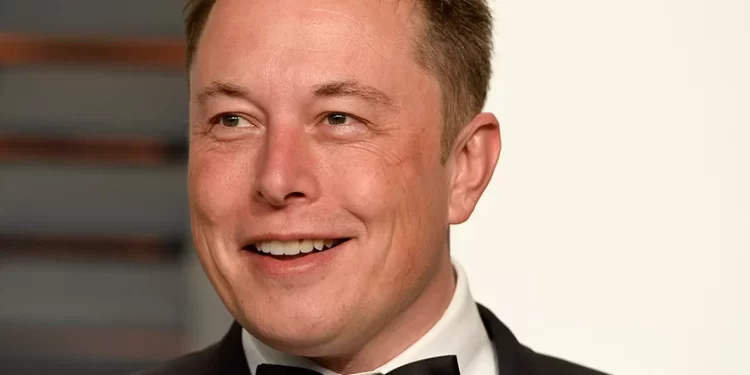 ELON MUSK ASSUME CONTROLE DO TWITTER E DEMITE DIRETORES