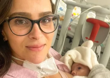 LETÍCIA CAZARRÉ ATUALIZA ESTADO DE SAÚDE DA FILHA: ’11 SEMANAS SEGUIDAS NA UTI’