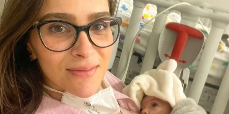 LETÍCIA CAZARRÉ ATUALIZA ESTADO DE SAÚDE DA FILHA: ’11 SEMANAS SEGUIDAS NA UTI’