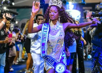RAINHA DE BATERIA DA BEIJA-FLOR AVISA: ‘QUERO DEIXAR MINHA MARCA’