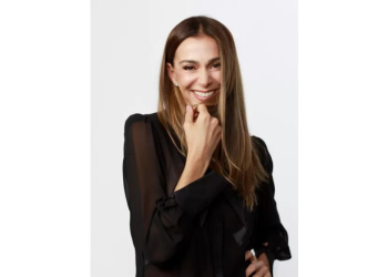 Mônica Martelli em mais uma temporada de sucesso com a peça “Minha Vida em Marte”