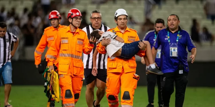 Mãe de criança carregada por bombeiros relata aflição em Ceará x Cuiabá!