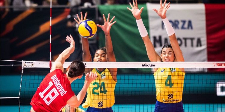 Brasil perde para Sérvia e fica com o vice no mundial de vôlei feminino