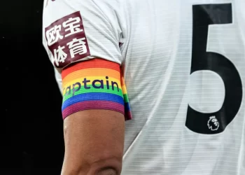 PREMIER LEAGUE PROMOVE AÇÃO PELA CAUSA LGBTQ+