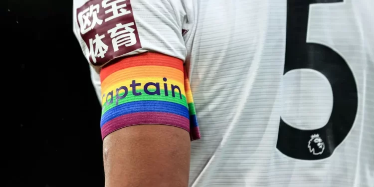 PREMIER LEAGUE PROMOVE AÇÃO PELA CAUSA LGBTQ+