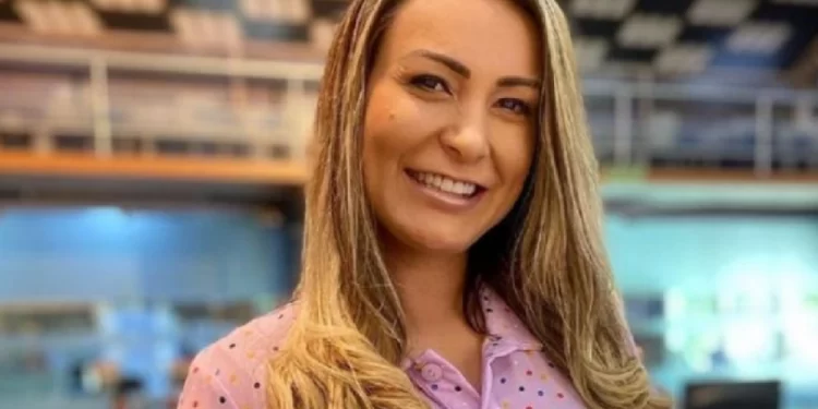 Andressa Urach, envergonhada de seu passado, investe em uma nova profissão.