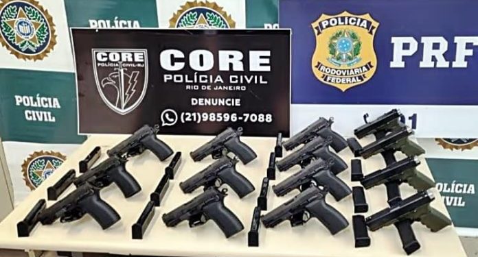 MULHER É PRESA COM 14 PISTOLAS NA DUTRA, EM RESENDE