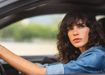 ‘MALDIVAS’ OU MAL DAS PERNAS? NETFLIX CANCELA SERIE COM UMA TEMPORADA APENAS
