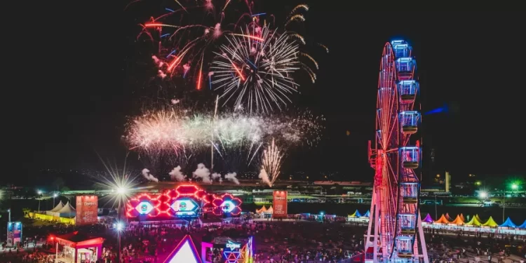 Drake, Billie Eilish e Blink-182 estarão no Lollapalooza Brasil.