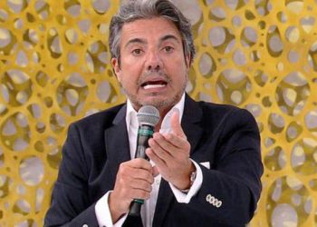 JOÃO KLEBER DIZ QUE SEU PRIMEIRO CACHÊ NA EMISSORA DO DONO DO BAÚ FOI UM BAURU NA PADARIA