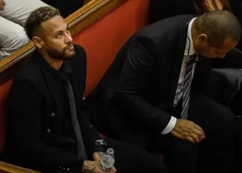 Neymar Jr., é liberado mais cedo do julgamento alegando cansaço.