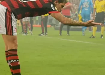 ENTENDA O GESTO DE PEDRO EM LIBRAS APÓS GOL DO FLAMENGO CONTRA CORINTHIANS