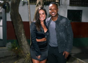 NAMORADA DE THIAGUINHO A EX BBB CAROL PEIXINHO PRESTIGIA SHOW DO AMADO EM FESTA DE HALLOWEEN