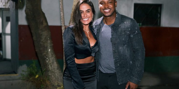 NAMORADA DE THIAGUINHO A EX BBB CAROL PEIXINHO PRESTIGIA SHOW DO AMADO EM FESTA DE HALLOWEEN