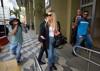 YASMIN BRUNET NO OLHO DO FURACÃO