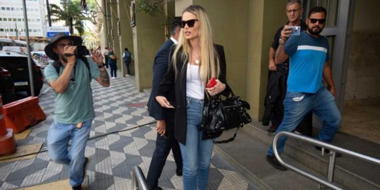 YASMIN BRUNET NO OLHO DO FURACÃO