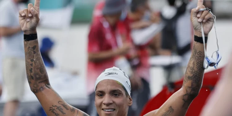 ANA MARCELA É HEXACAMPEÃ NO MUNDIAL DE MARATONAS AQUÁTICAS