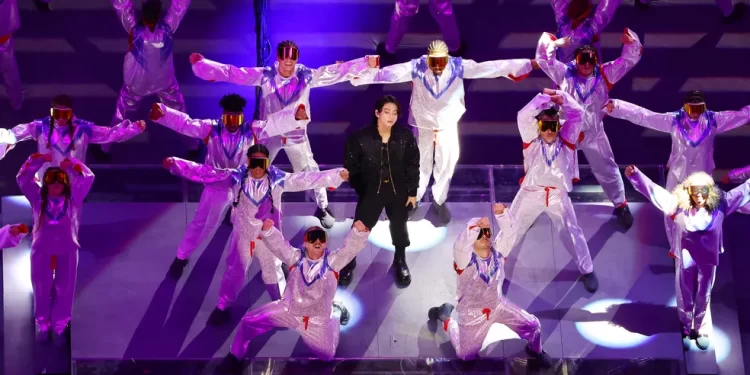 ABERTURA DA COPA TEM BTS BRILHANDO
