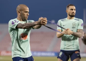 DANIEL ALVES VOLTA A SER CAPITÃO DA SELEÇÃO
