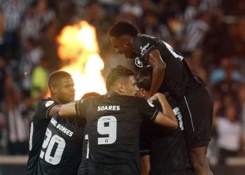 COM FUTEBOL DIVINO E MARAVILHOSO BOTAFOGO MOSTRA DESEJO DE IR À LIBERTADORES