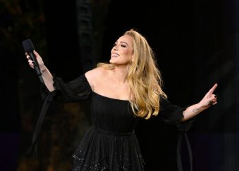 REVISTA ROLLING STONE FAZ PREVISÕES PARA O GRAMMY 2023 COM DESTAQUE PARA ADELE
