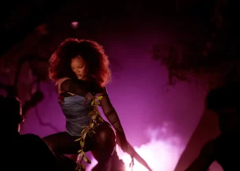 ‘SAVAGE X FENTY SHOW Vol.4’ RIHANNA ANIMADA COM OS BASTIDORES