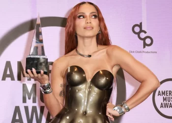 “MELHOR ARTISTA FEMININA LATINA” NO AMERICAN MUSIC AWARDS 2022