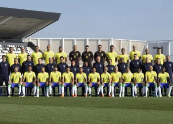 A FAMOSA FOTO OFICIAL DA SELEÇÃO PARA COLECIONADORES