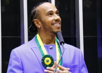 LEWIS HAMILTON RECEBE TÍTULO DE CIDADÃO HONORÁRIO BRASILEIRO