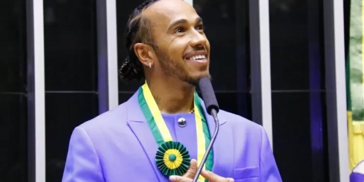 LEWIS HAMILTON RECEBE TÍTULO DE CIDADÃO HONORÁRIO BRASILEIRO