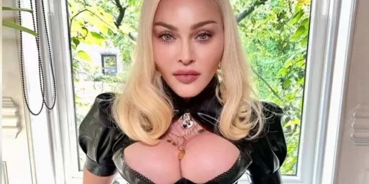 MADONNA POSTA VÍDEO DE LINGERIE