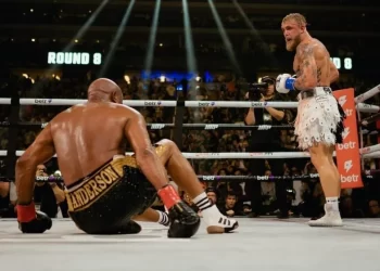 ANDERSON SILVA NA LONA NOVAMENTE