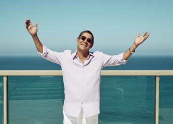 ZECA PAGODINHO LANÇA MÚSICA PARA A COPA DO MUNDO VEM HIT POR AÍ