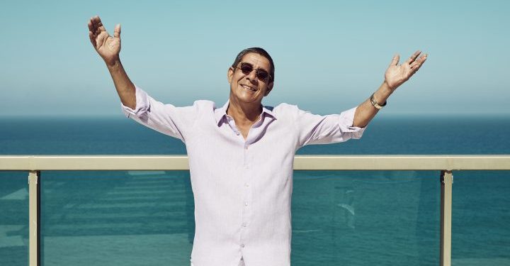 ZECA PAGODINHO LANÇA MÚSICA PARA A COPA DO MUNDO VEM HIT POR AÍ