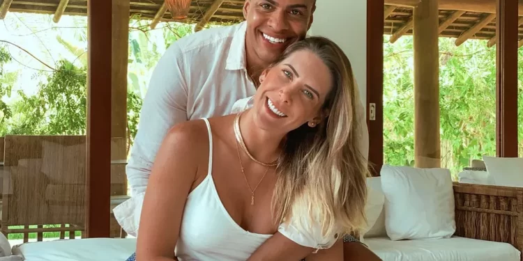 THIAGO OLIVEIRA VAI SER PAPAI E ANUCIA AOS QUATROS CANTOS