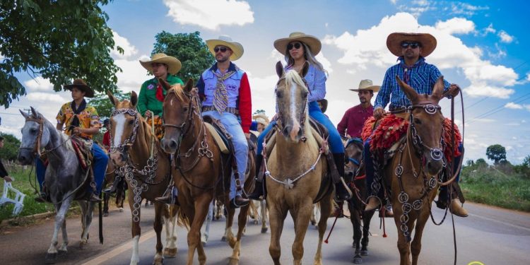 RESENDE REALIZA CAVALGADA SOBRE PREVENÇÃO AO CÂNCER DE MAMA E AO CÂNCER DE PRÓSTATA