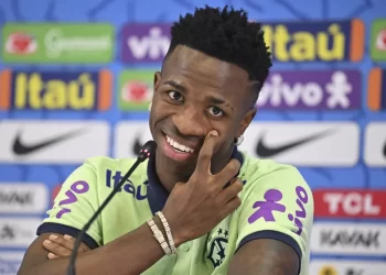 TITE REVER SISTEMA DE JOGO DA SELEÇÃO POR VINI JR.